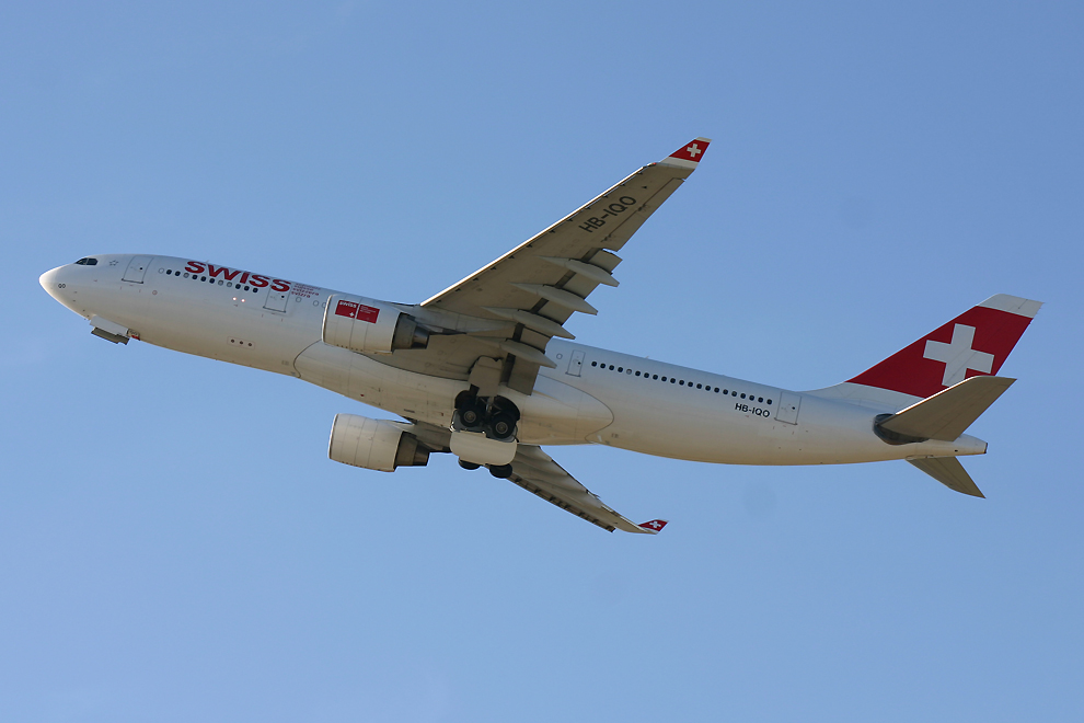 HB-IQO, Swiss, A330-200