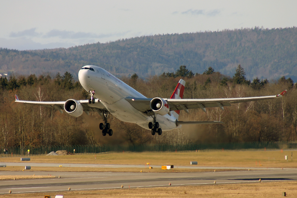 HB-IQO, Swiss, A330-200