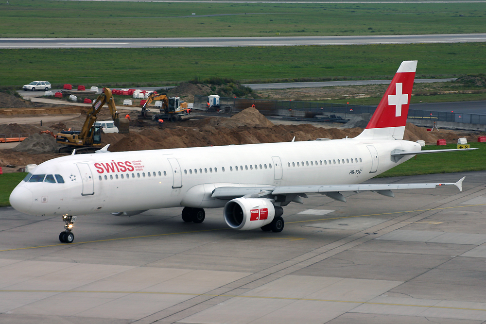 HB-IOC, Swiss, A321