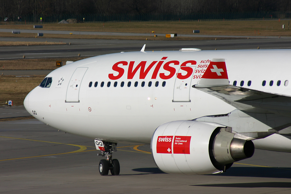 HB-IQQ, Swiss, A330-200
