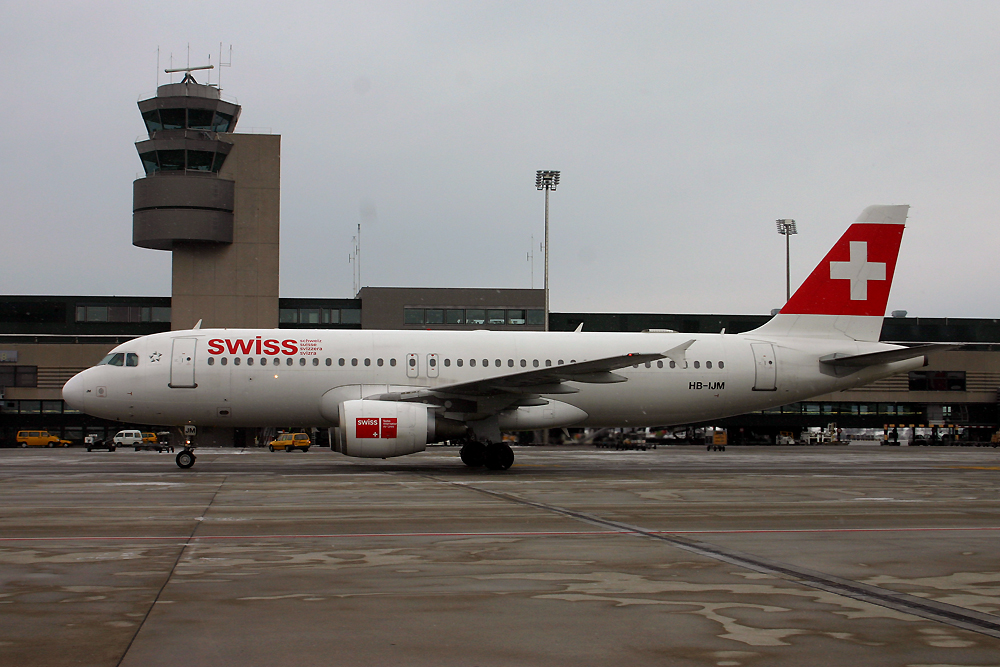 HB-IJM, Swiss, A320