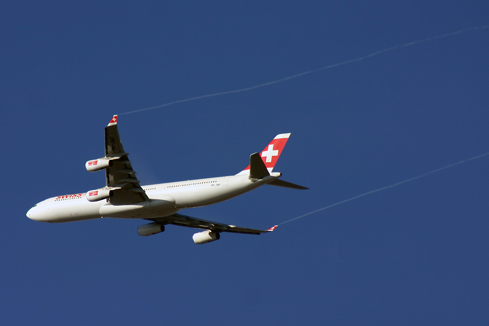 HB-JMF, Swiss, A340-300
