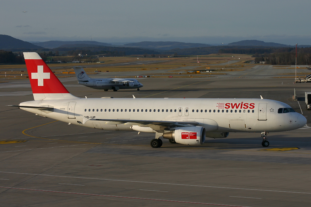 HB-IJP, Swiss, A320