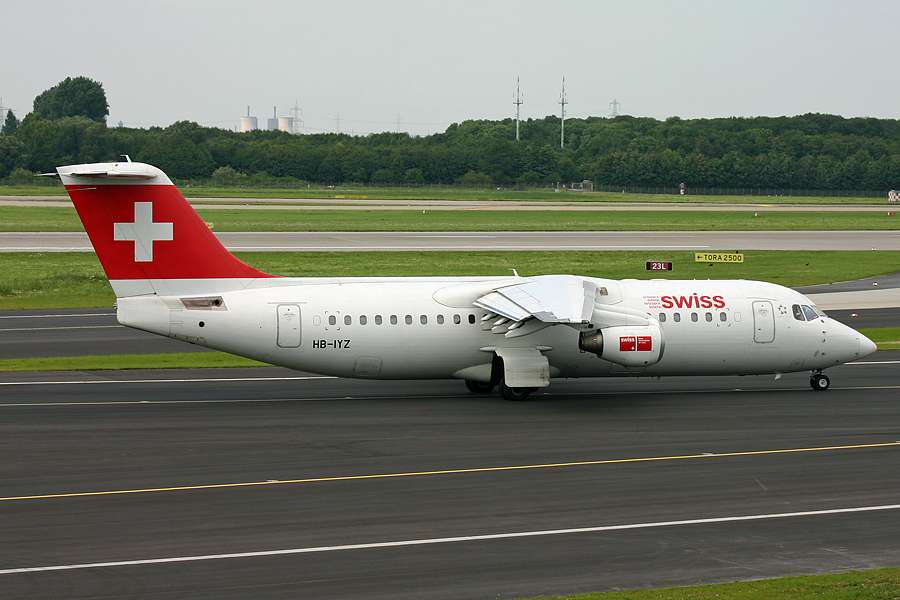 HB-IYZ, Swiss, Avro RJ-100
