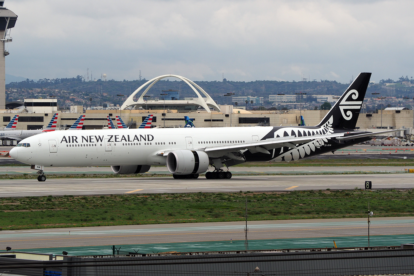 ZK-OKM, Air New Zealand, B777-300